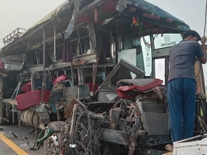 Tragic bus collision in Unnao claims 18 lives - News Today | First with the news