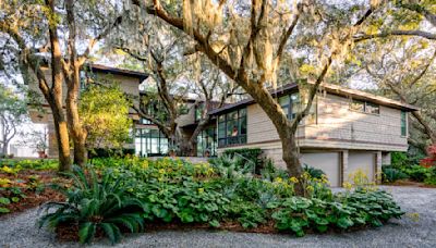 This Modernist South Carolina Home Was Designed Around Specimen Oak Trees. It Can Be Yours for $11 Million.
