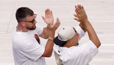 National reaction to Mavs’ Game 3 win: Patrick Mahomes joins ‘crazy atmosphere’ at AAC