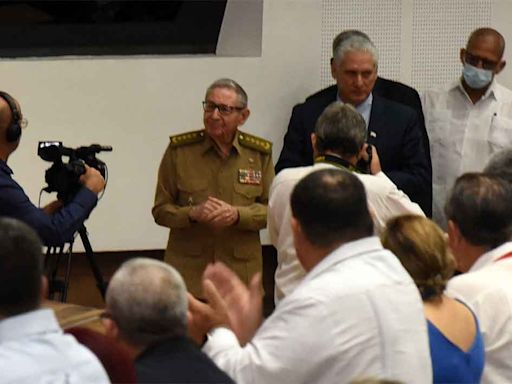 Asisten Raúl Castro y Díaz-Canel a sesiones del Parlamento de Cuba (+Foto) - Noticias Prensa Latina