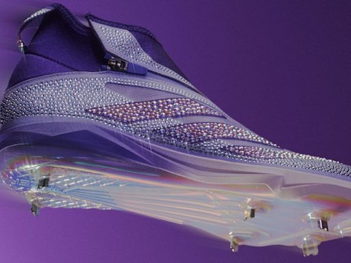 Julio Rodríguez's new limited-edition cleats shimmer thanks to Swarovski partnership