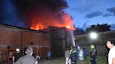 Fuerte incendio en una bodega de logística de FF.MM en San José del Guaviare