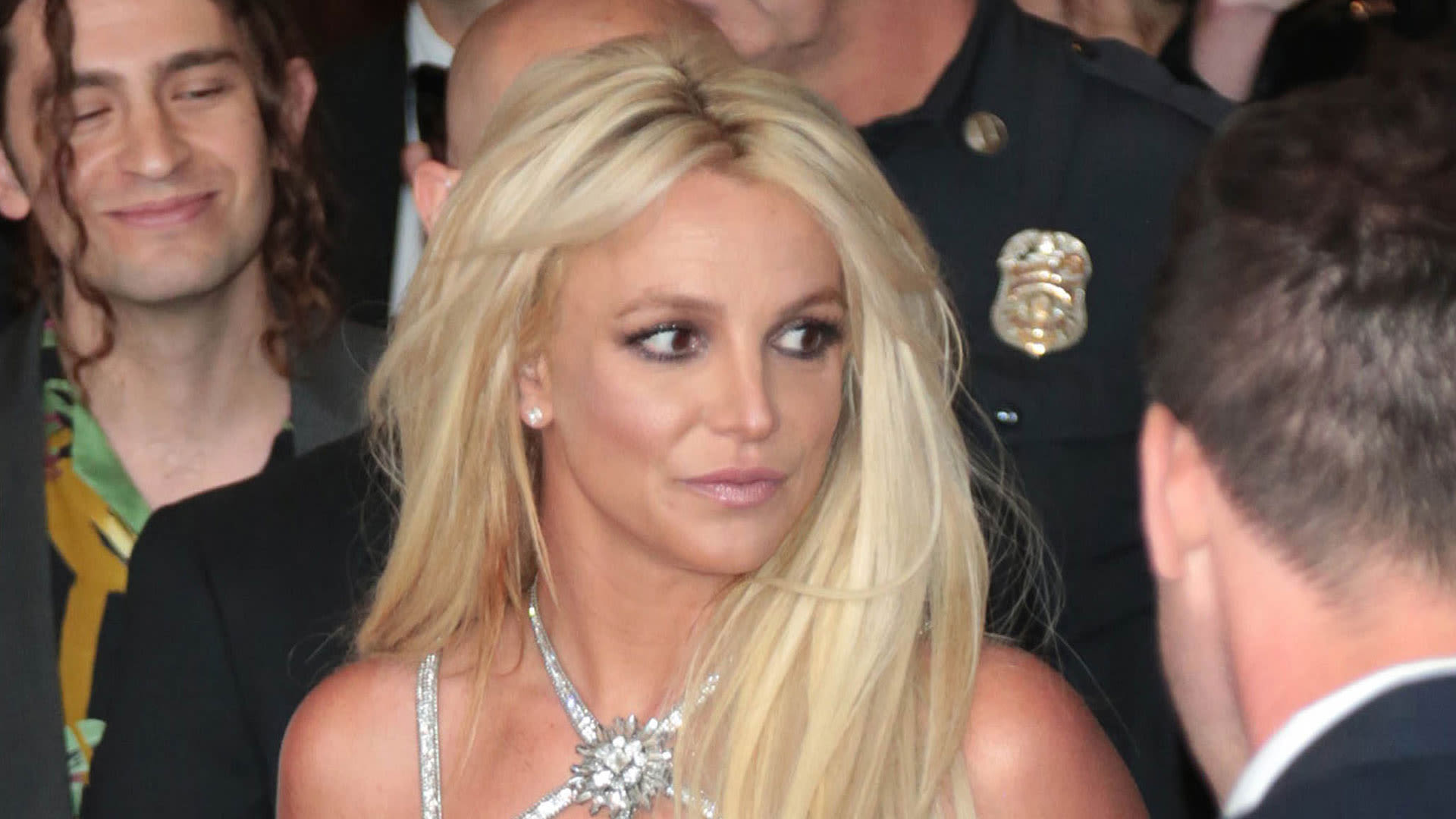 Britney Spears secretly trying to patch up relationship with two sons