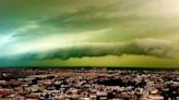 ¿Señales del Apocalipsis?, ¿por qué el cielo de Dubai se pintó de verde?