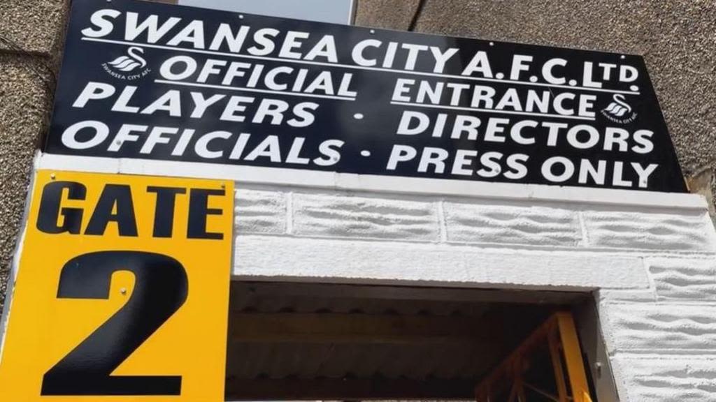 Swansea City legend Alan Curtis opens restored Vetch entrance