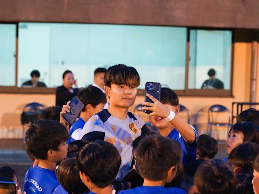 Kubo, protagonista total del entrenamiento de la Real en Japón