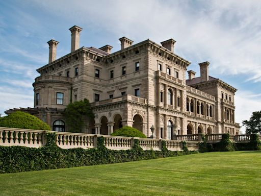 Look inside the Breakers, a 70-room, 138,300-square-foot mansion that belonged to one of America's wealthiest Gilded Age families