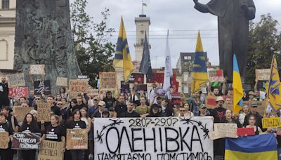 A dos años de masacre de Olenivka, Ucrania pide cuentas a Rusia y teme por supervivientes