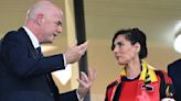 Ministra de Bélgica reta a Gianni Infantino y la FIFA: usó el brazalete del One Love enfrente de él