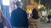 Los reyes Felipe y Letizia vuelven a disfrutar de una cita para dos en Madrid: paseo, cine y una marisquería en Tirso de Molina