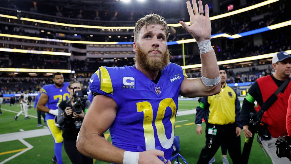 Watch: Noah Kahn rocked Cooper Kupp’s jersey at his concert and the Rams WR loved it