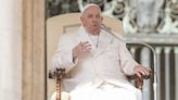 El Papa se disculpa tras decir que no admitiría a candidatos homosexuales en los seminarios porque ya hay "mucho mariconeo" - ELMUNDOTV