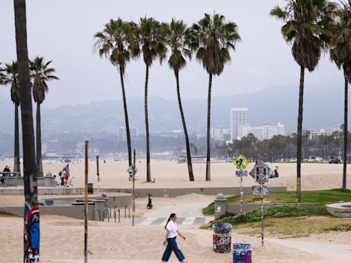 Sex offender accused in Santa Monica beach assault on 3 people