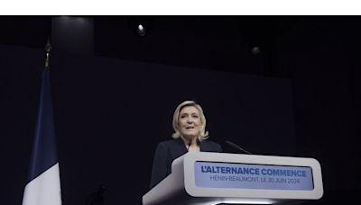 Euro Rises on Bets Le Pen to Fall Short of Absolute Majority