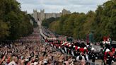 Adeus à rainha: multidões emocionadas lotam as ruas de Londres e Windsor