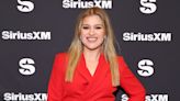 Kelly Clarkson Reportedly Put the Feelers Out for a Date With This A-list Actor