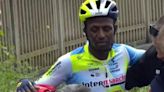 El drama de Biniam Girmay en el Giro: KO tras dos caídas en cuatro kilómetros