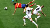 La DURÍSIMA patada de Toni Kroos que sacó de la cancha a Pedri en los cuartos de final de la Eurocopa