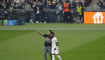 Champions League final halted inside a minute due to pitch invaders