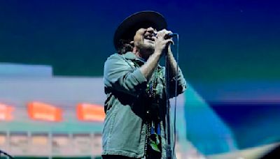 Pearl Jam delivered an even flow of grunge and gratitude at Fenway Park - The Boston Globe