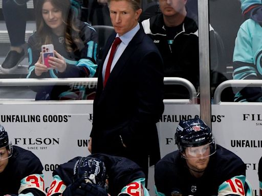 Kraken GM Ron Francis can’t afford misstep on Dave Hakstol decision