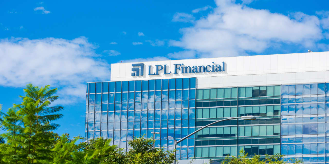 LPL Financial’s New Private Wealth Unit Signs Its First Team, With Merrill Recruits