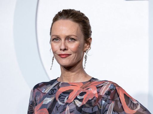 Vanessa Paradis : cette pratique sportive tendance à laquelle elle s’astreint pour garder la ligne et galber sa silhouette