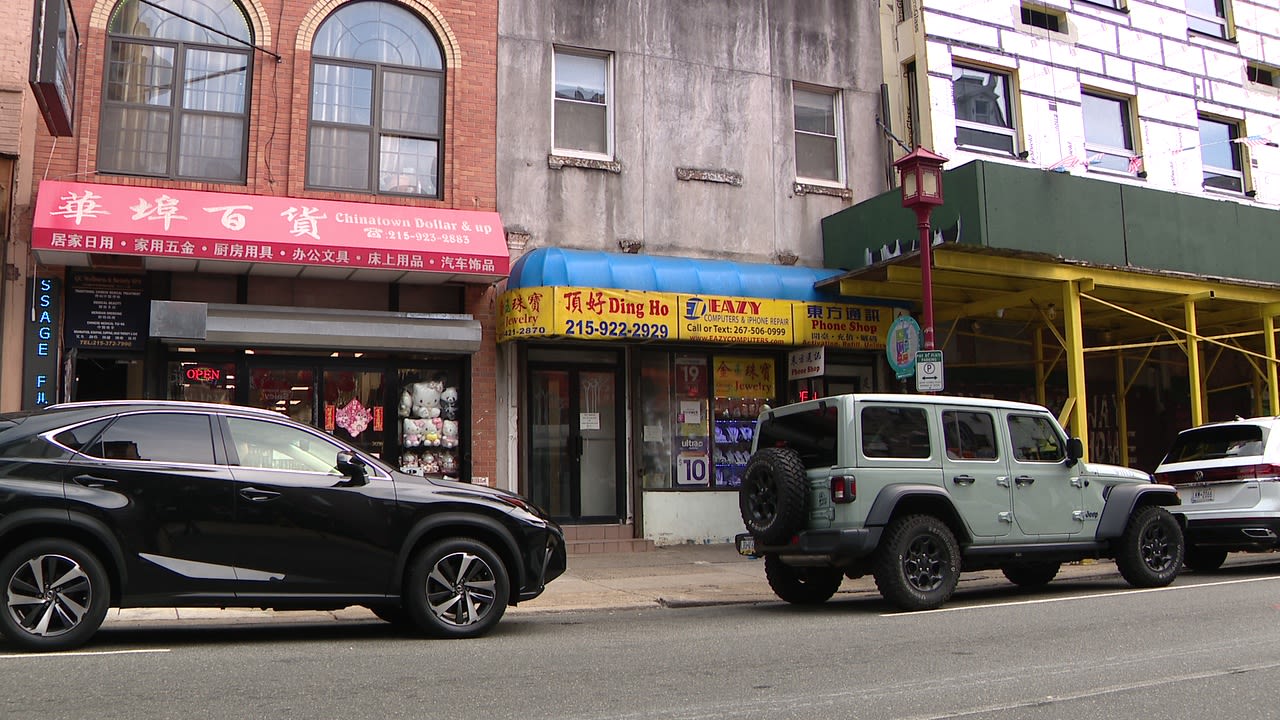 Armed jewelry store heist in Chinatown under investigation: police