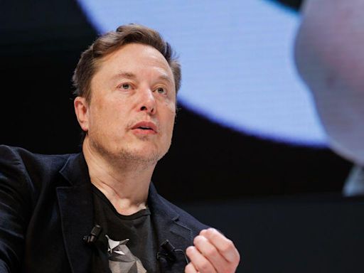 Musk hits back after PM criticises UK 'civil war' post