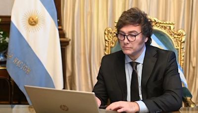 Las 5 razones que dio Javier Milei para explicar su teoría de que el dólar no está atrasado