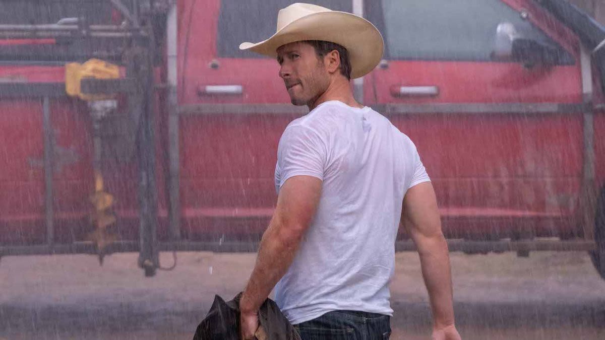 ... Glen Powell Wearing A White Shirt In The Rain When Twisters Hit The Big Screen: ‘You’re Welcome’