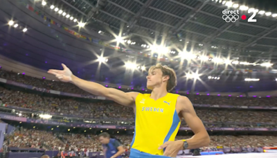 ...Duplantis est fou", "C'est vraiment la récréation pour lui", "Il est insolent de facilité", "Le GOAT" : Armand Duplantis, le recordman du saut à la perche, choque autant la concurrence que les internautes...