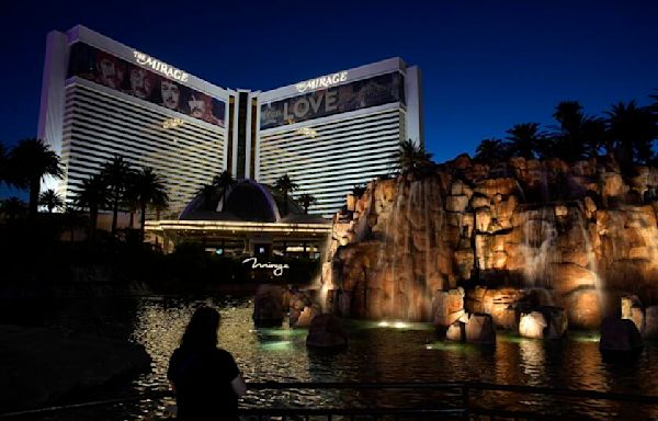 Las Vegas' Mirage Hotel & Casino pays out final jackpots before closure