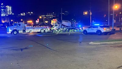 Crash involving a cement truck leaves both drivers hurt