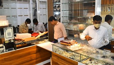 Jewellery shop burgled, ornaments worth lakhs stolen