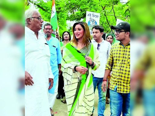 Stars suit style to come down to earth | Kolkata News - Times of India