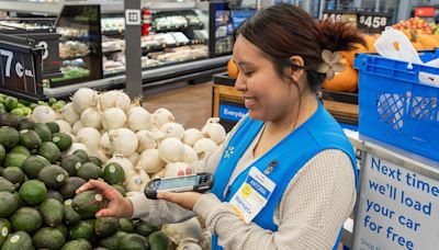 Walmart to pay bonuses to hourly workers