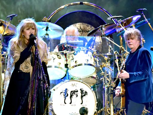 “He was not happy about the situation…”: Neil Finn talks Fleetwood Mac and stepping into Lyndsey Buckingham’s shoes