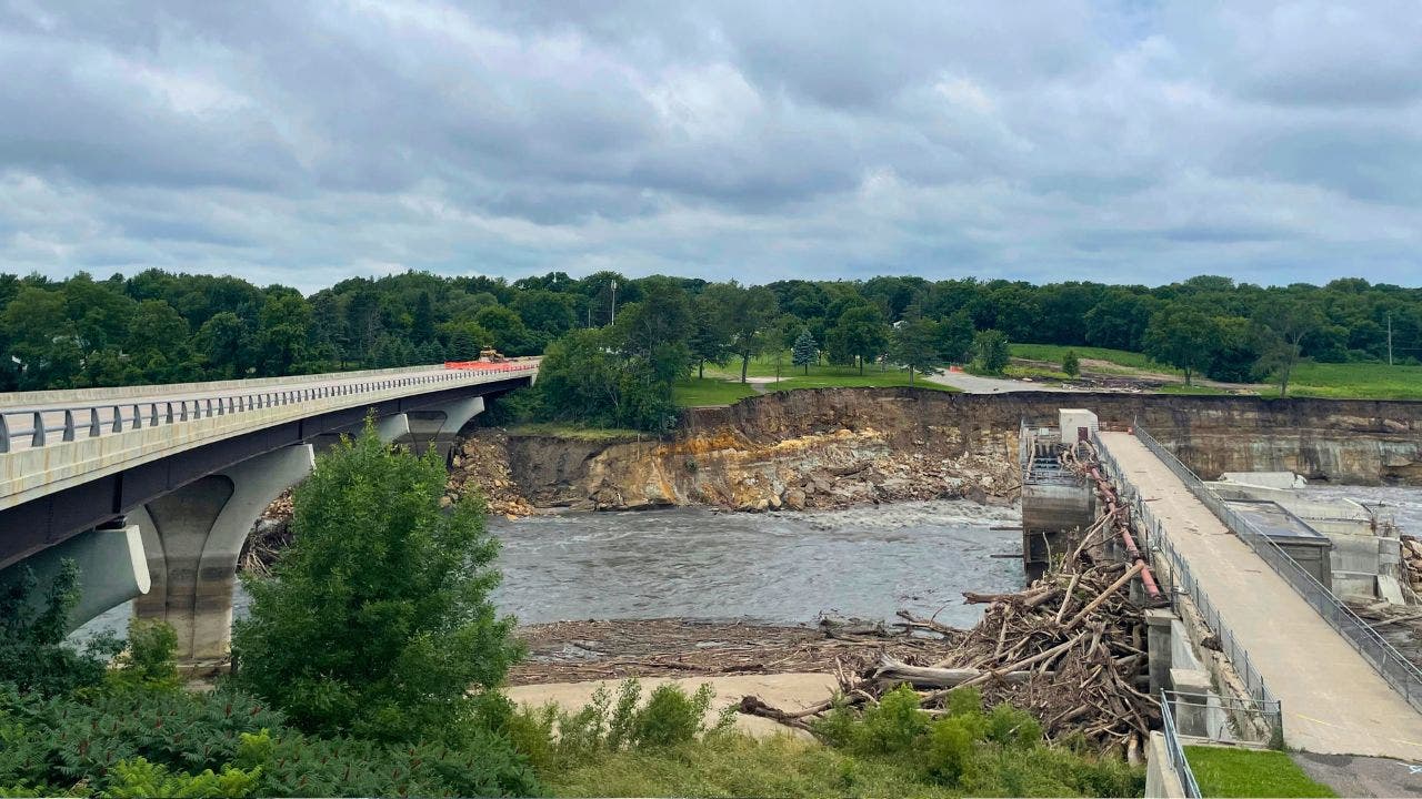 Minneapolis bridge on verge of collapsing following torrential rain, flooding