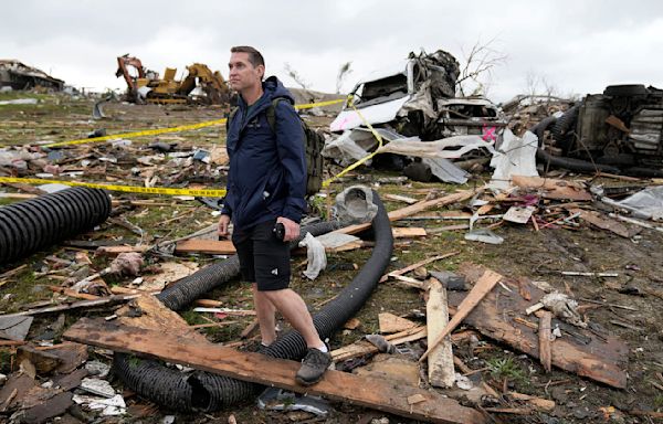 Deadly tornado devastates Iowa town as severe weather moves east