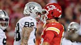 Jugadores de Raiders se burlan de Mahomes con un peluche