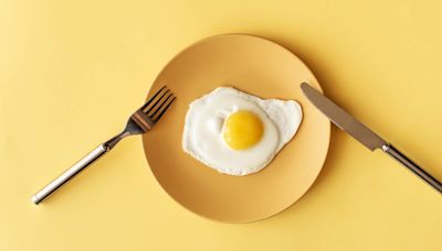 It's healthy to eat eggs for breakfast every day if you follow these 2 rules, dietitians say