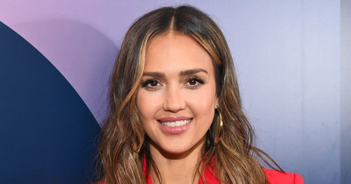 Jessica Alba on the 1 thing that motivates her to exercise: 'Working out sucks'