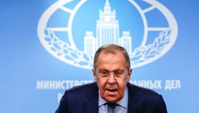 Falsear la historia para justificar la invasión a Ucrania: la gran batalla del canciller ruso Serguei Lavrov