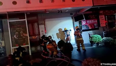 台南安平餐廳半夜驚傳火警 消防人員出水搶救