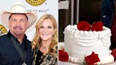 Garth Brooks and Trisha Yearwood Serve Their Sour Cream Wedding Cake at His Nashville Bar