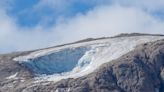 Italia: Hallan restos de cuerpos, equipo tras avalancha