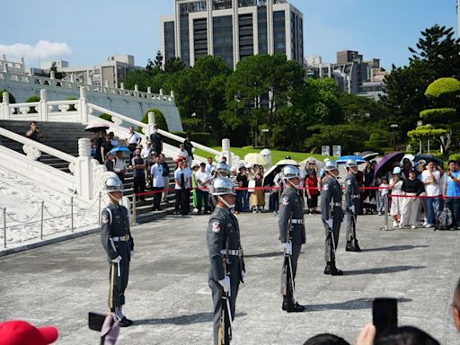 中正紀念堂三軍儀隊被綠營害慘？柯志恩轟：顧立雄先示範耐熱訓練