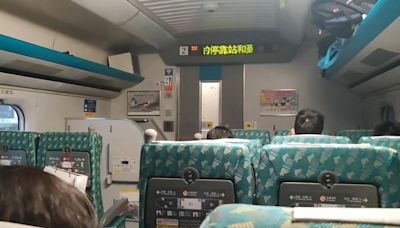 快訊/高鐵車廂一片漆黑 廣播：因「跳電」而臨時停車