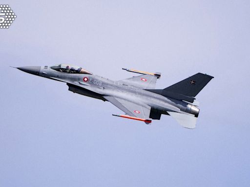 對抗共軍！美軍AI自駕F-16試飛 空軍部長親上「模擬空戰」